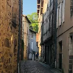 Coccinelle In The Medieval Town Of ヴィラ