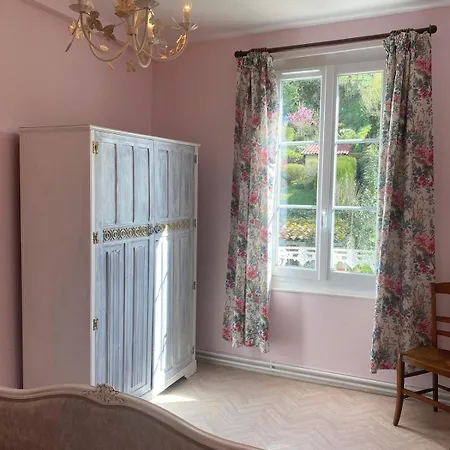 Vila Coccinelle In The Medieval Town Of Confolens